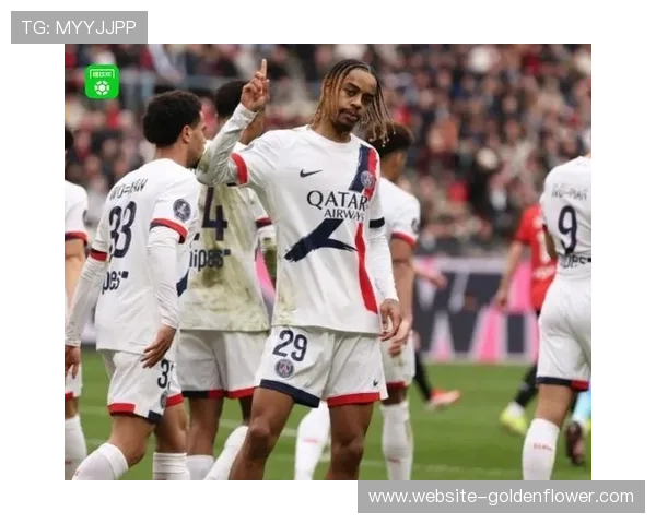 朗斯客场5-0横扫巴黎FC，时隔21年重返法甲榜首