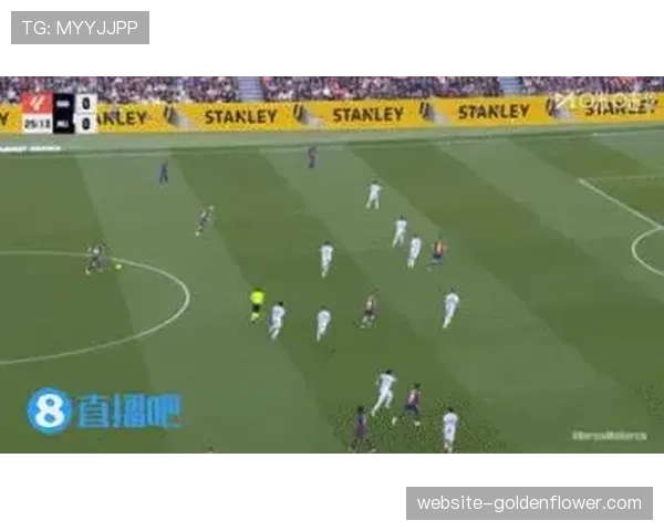 特写：马洛卡门将扑点后激情怒吼，点燃主场观众